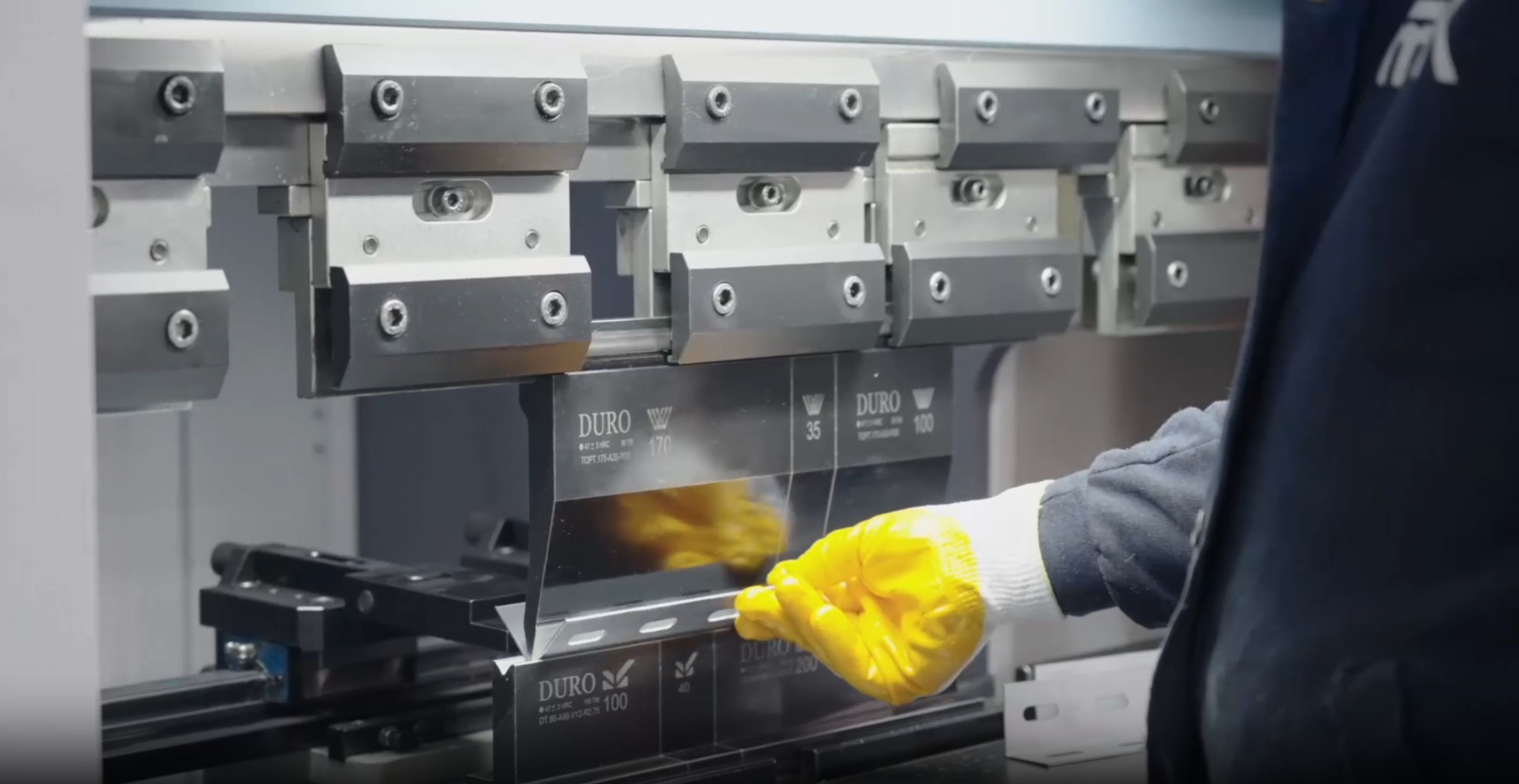 CNC bending process at MTK Pipe Clamps ensuring precision shaping of steel pipe clamps and fixing systems